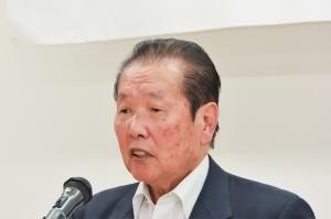 あいさつをする佐々木市長