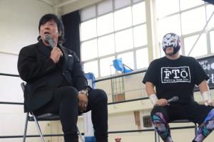 大仁田さんらによるトークバトルの写真2枚目