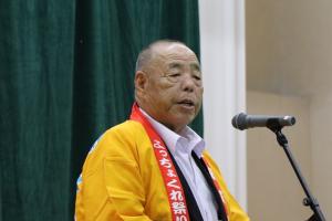 あいさつをしている北崎市議会議長の写真