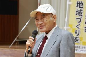 𠮷原会長があいさつをしている写真