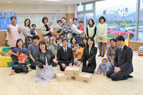 贈呈式に集まった全員の記念撮影