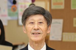 お礼のあいさつをする吉原理事長