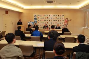 報告会の会場の写真