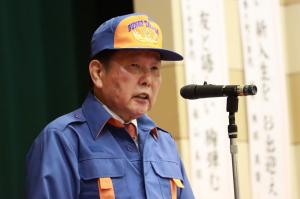 佐々木市長が講評を述べている写真