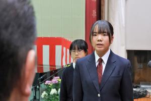 挨拶する仲田児童生徒会長