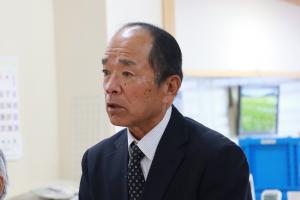 あいさつをしている末宗代表の写真