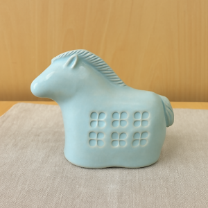 午の置物の写真