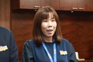 決意表明をしている佐治幸子さんの写真