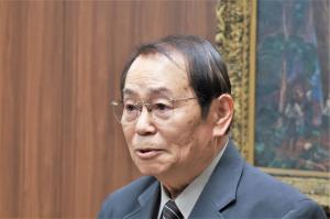 あいさつをする大塚さん