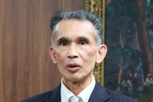 あいさつをする高井さん