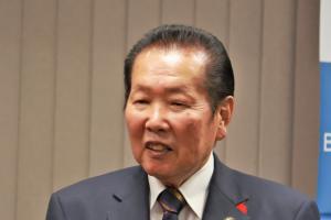 あいさつをする佐々木市長