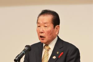 あいさつをする佐々木市長