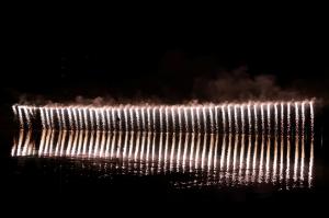 桂川ナイアガラ花火の写真