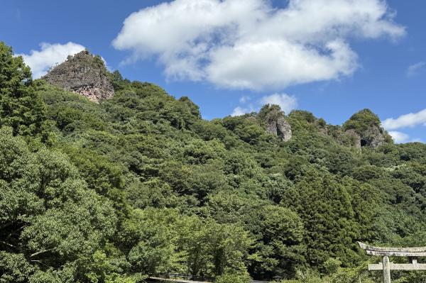 ウトノアナ・ゼゼノサマ遠景