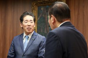 和泉会長があいさつしている写真