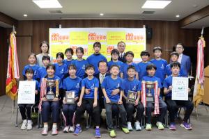 豊後高田陸上クラブ県大会男女アベック優勝報告の写真