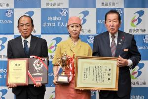 早田そのみさん第1回世界手打ちそば名人グランプリ総合優勝報告会の写真