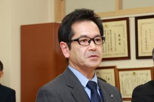 お礼の言葉を言っている伊藤校長の写真