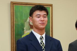 お礼の言葉を言っている生徒代表の写真