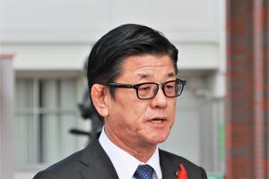 お礼の言葉をのべる安田副市長