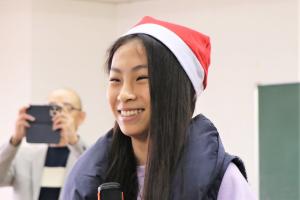 あいさつをする黒田さん