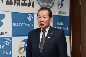 お礼の言葉を言っている佐々木市長の写真