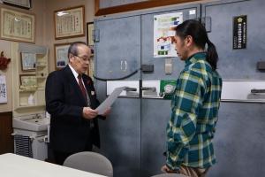 委嘱状を交付している写真