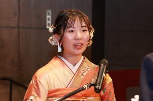 栗山晴香さんによる代表者謝辞の写真