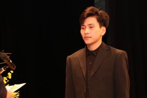 外国人技能実習生への記念品贈呈の写真1枚目