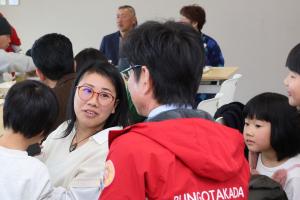 食事と懇談会の様子（2枚目）