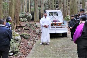 参加者に呼びかける板井会長