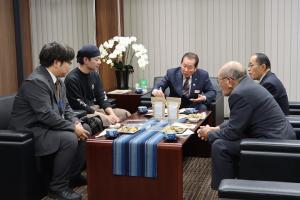 試食の様子の写真