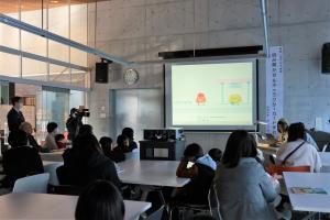 読み聞かせの写真