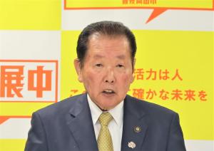 あいさつをする佐々木市長
