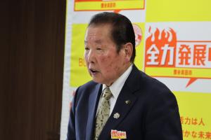 佐々木市長があいさつしている写真