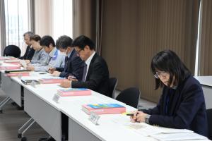 審議している参加者の写真1枚目