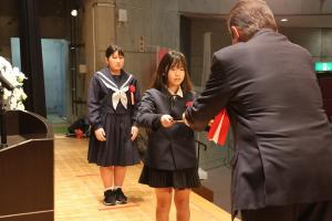 4コマまんが表彰の写真