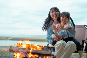 長崎鼻ビーチ焚火の様子