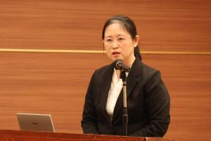 荒川光江助教があいさつをしている写真