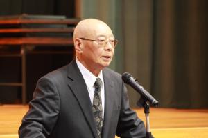 板井会長があいさつをしている写真