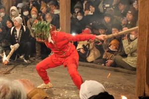 災払鬼（さいばらいおに）の登場の様子