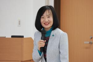 松本さんがあいさつをしている写真