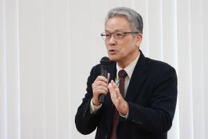 田染愛育会の畑尾洋之会長があいさつをしている写真