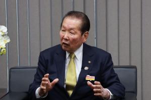 あいさつをしている佐々木市長の写真