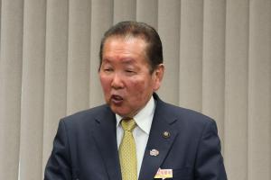 お祝いの言葉を送っている佐々木市長の写真