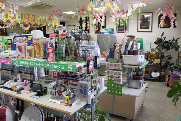 一店一品の『平成の三種の神器』以外にも、様々な品揃えでお客様をお待ちしています☆エコに関する製品や最新の製品、暮らしを楽しくしてくれるアイテムがたくさんあります！調子が悪い家電がございましたら、ご連絡下さい。修理・取り付けも行っております。の画像