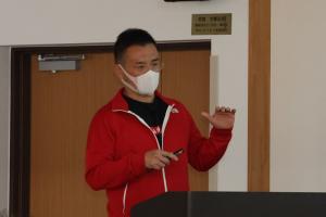 講演している吉村教授の写真