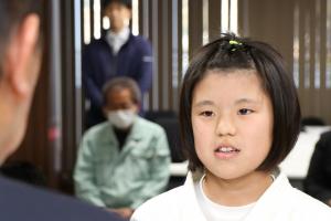 力強く決意表明をする栄村さん