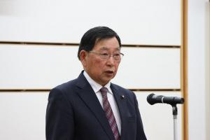 あいさつをする阿部市議会議長の写真