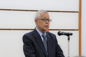 あいさつをする安部会長